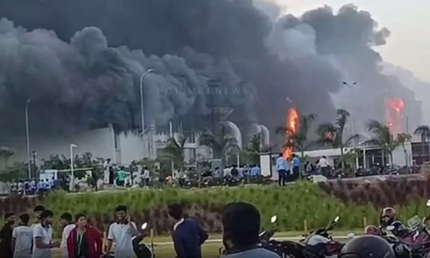 ടാറ്റയുടെ ഇലക്ട്രോണിക്സ് നിർമാണ യൂണിറ്റിൽ വൻ തീപിടിത്തം