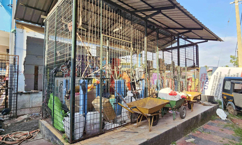 ആ​യു​സ്സ് അ​ഞ്ച് വ​ർ​ഷം മാ​ത്രം: നി​ർ​മാ​ണ​ത്തി​ലെ അ​ശാ​സ്ത്രീ​യ​ത; എ​യ്റോ​ബി​ക് പ്ലാ​ന്റ് പൊ​ളി​ക്കു​ന്നു