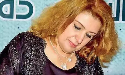 ഞ​​ങ്ങ​​ളു​​ടെ പു​​ഷ്പ​​ങ്ങ​​ളി​​ൽ പൊ​​ഴി​​ക്കാ​​ൻ   തേ​​ങ്ങ​​ലി​​നി ബാ​​ക്കി​​യി​​ല്ല