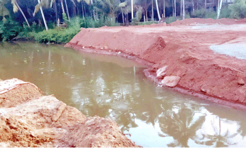 പ്ര​തി​ഷേ​ധം ഫ​ലം ക​ണ്ടു; നി​ക​ത്തി​യ ക​നോ​ലി ക​നാ​ല്‍ പൂ​ർ​വ​സ്ഥി​തി​യി​ലാ​ക്കി