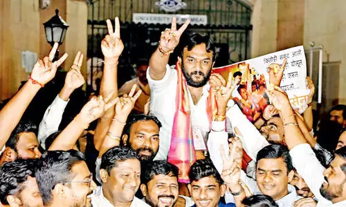 മഹാരാഷ്ട്രയിൽ യുവജനങ്ങൾ ബി.ജെ.പിയിൽനിന്ന് അകലുന്നു?; മുംബൈ സർവകലാശാല സെനറ്റ് തെരഞ്ഞെടുപ്പ് തൂത്തുവാരി യുവസേന