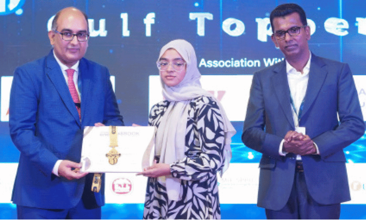 മീ​ഡി​യ​വ​ൺ മ​ബ്റൂ​ക് ഗ​ൾ​ഫ് ടോ​പേ​ഴ്സ്