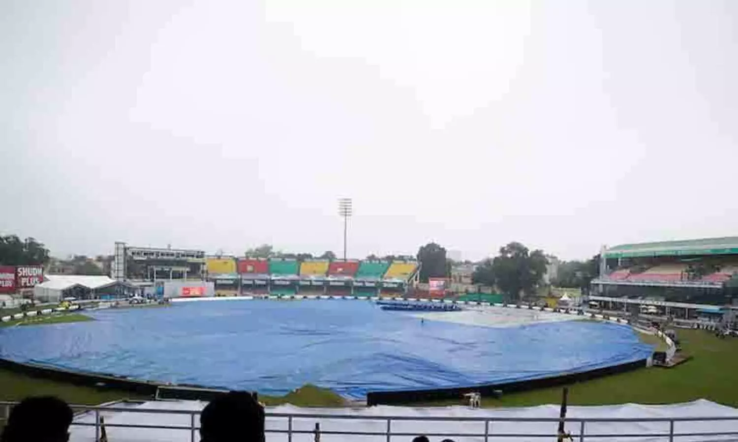 ഗ്രൗണ്ടിലെ നനവ് മാറിയില്ല; മൂന്നാം ദിനവും കളി നടക്കാതെ ഇന്ത്യ-ബംഗ്ലാദേശ് മത്സരം