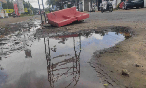 സംസ്ഥാനപാതയിൽ കുടിവെള്ള പൈപ്പ് പൊട്ടിയിട്ട് രണ്ടുവർഷം സംസ്ഥാനപാതയിൽ കുടിവെള്ള പൈപ്പ് പൊട്ടിയിട്ട് രണ്ടുവർഷം