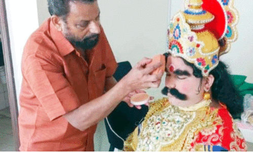 പ​ത്മ​നാ​ഭ​ൻ ത​ലോ​റ