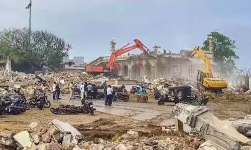ഗുജറാത്തിൽ മുസ്‍ലിം പള്ളികളും വീടുകളും പൊളിച്ചുനീക്കി; സുപ്രീംകോടതി ഉത്തരവിന് പുല്ലുവില?