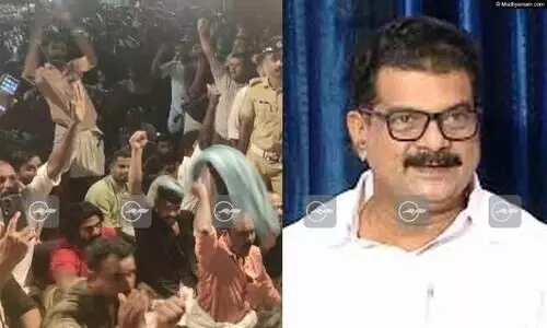 ഞാനായിട്ട് പുതിയ പാർട്ടിയുണ്ടാക്കില്ല; കേരളത്തിലെ ജനങ്ങൾ ഒന്നടങ്കം പാർട്ടിയായി മാറിയാൽ പിന്നിലുണ്ടാകും - പി.വി. അൻവർ ഞാനായിട്ട് പുതിയ പാർട്ടിയുണ്ടാക്കില്ല; കേരളത്തിലെ ജനങ്ങൾ ഒന്നടങ്കം പാർട്ടിയായി മാറിയാൽ പിന്നിലുണ്ടാകും - പി.വി. അൻവർ