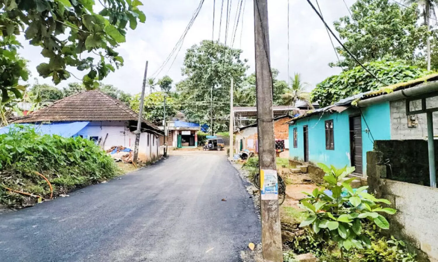 നെയ്യശ്ശേരി-തോക്കുമ്പൻ റോഡ്​ വീതികൂട്ടൽ: അതിര് തിരിക്കണമെന്ന്​ കരാറുകാർ; കഴിയില്ലെന്ന്​ വകുപ്പുകൾ