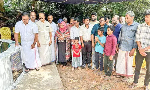 മാ​താ​പി​താ​ക്ക​ളു​ടെ സ്മ​ര​ണാ​ർ​ഥം പ​ഞ്ചാ​യ​ത്തി​ന് സ്ഥ​ല​വും കി​ണ​റും വി​ട്ടു​ന​ൽ​കി മ​ക്ക​ളു​ടെ മാ​തൃ​ക
