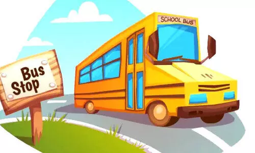 ബ​സു​ക​ൾ നിർത്തുന്നത് ന​ടു​റോ​ഡി​ൽ; സ്റ്റോ​പ്പിട​ണം, ജീ​വ​ന് കാ​വ​ലാ​കാ​ൻ