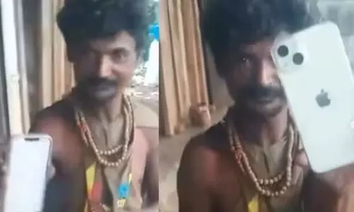 ആക്രി കച്ചവടക്കാരൻ മകന് സമ്മാനിച്ചത് 1.85 ലക്ഷം രൂപക്ക് ഐഫോണുകൾ; പരീക്ഷ വിജയത്തിന്‍റെ ആഹ്ലാദം