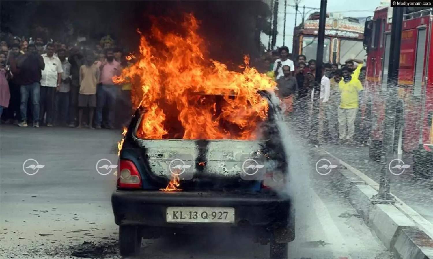 kannur car fire