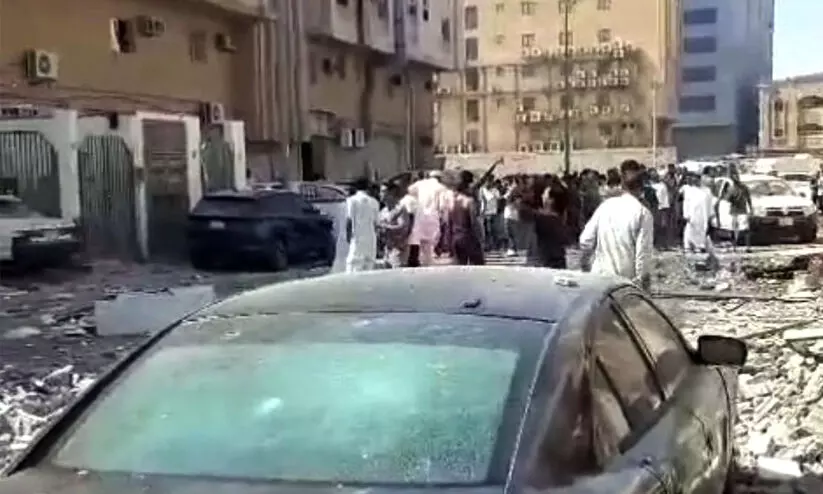 ദമ്മാമിൽ ഫ്ലാറ്റിൽ പാചകവാതകം ചോർന്ന് പൊട്ടിത്തെറി; മൂന്ന് മരണം, 20 പേർക്ക് പരിക്ക് ദമ്മാമിൽ ഫ്ലാറ്റിൽ പാചകവാതകം ചോർന്ന് പൊട്ടിത്തെറി; മൂന്ന് മരണം, 20 പേർക്ക് പരിക്ക്