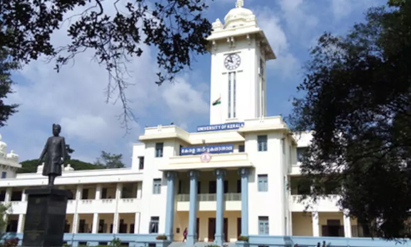 അസി. പ്രഫസർമാരെ തെരഞ്ഞെടുക്കാനുള്ള ഇൻറർവ്യൂ ബോർഡിന്റെ ചെയർമാൻ ഡി.വൈ.എഫ്.ഐ നേതാവെന്ന് ആക്ഷേപം