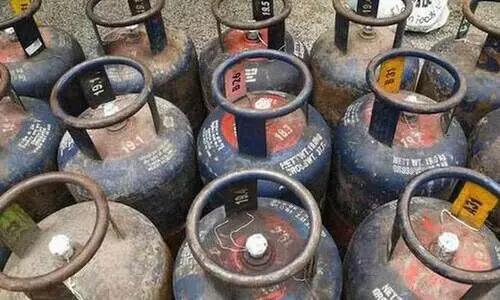 വാണിജ്യ പാചക വാതക സിലിണ്ടറിന് 50 രൂപ വർധിപ്പിച്ചു