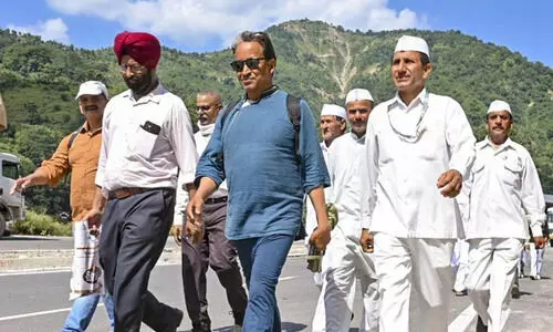 ‘ഡൽഹി ചലോ’ പദയാത്രക്കിടെ കാലാവസ്ഥാ ആക്ടിവിസ്റ്റ് സോനം വാങ്‌ചുക്കടക്കം 120 പേരെ കസ്റ്റഡിയിലെടുത്ത് ഡൽഹി പൊലീസ്