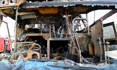 തായ്‍ലൻഡിൽ സ്കൂൾ ബസിന്  തീപിടിച്ച് 20ലേറെ മരണം