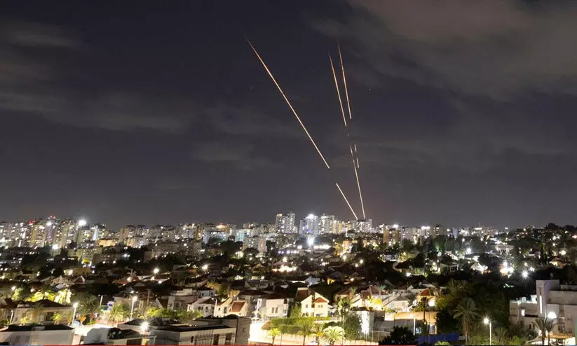 ഇസ്രായേൽ പ്രത്യാക്രമണം നടത്തിയാൽ വൻ തിരിച്ചടിയെന്ന് ഇറാൻ സൈനിക മേധാവി ഇസ്രായേൽ പ്രത്യാക്രമണം നടത്തിയാൽ വൻ തിരിച്ചടിയെന്ന് ഇറാൻ സൈനിക മേധാവി