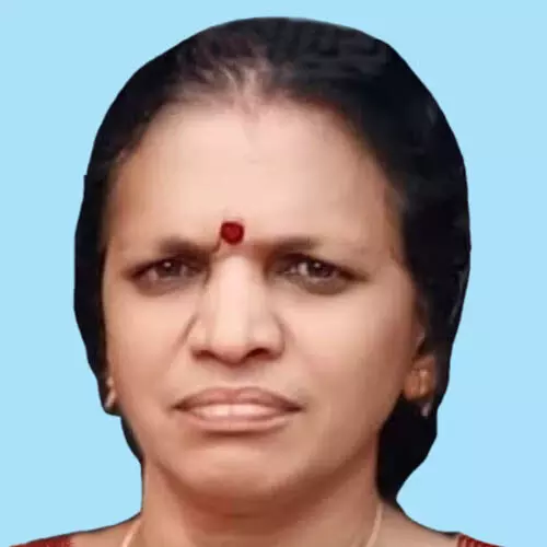 കാ​റി​ടി​ച്ച് ചി​കി​ത്സ​യി​ലി​രു​ന്ന വീ​ട്ട​മ്മ മ​രി​ച്ചു