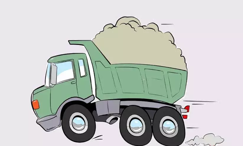 ഭയപ്പെടുത്തി ടിപ്പറുകൾ പായുന്നു