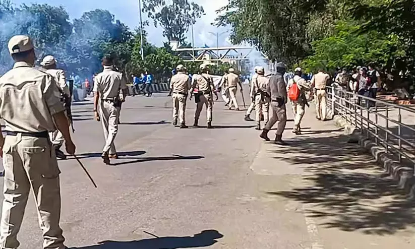 മണിപ്പൂരിൽ പൊലീസ് സ്‌റ്റേഷനിലെ ആയുധങ്ങൾ ജനക്കൂട്ടം കൊള്ളയടിച്ചു