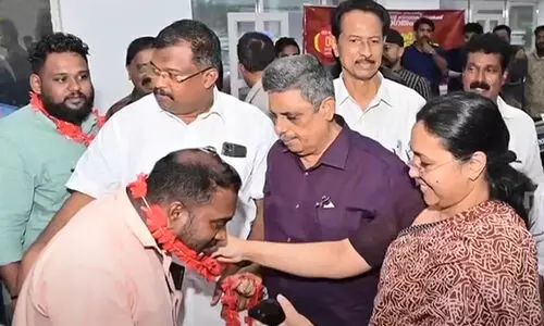 മന്ത്രി മാലയിട്ട്​ സി.പി.എമ്മിലേക്ക്​ സ്വീകരിച്ചയാൾ വിദേശമദ്യവുമായി പിടിയിൽ