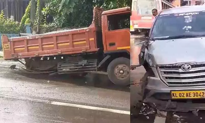 ക്ഷേത്ര ദർശനത്തിന് പോകവേ കാർ ലോറിയിലിടിച്ച് രണ്ടുപേർക്ക് പരിക്ക് ക്ഷേത്ര ദർശനത്തിന് പോകവേ കാർ ലോറിയിലിടിച്ച് രണ്ടുപേർക്ക് പരിക്ക്