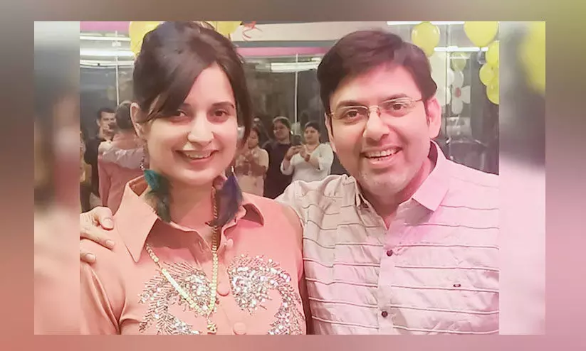 60 വയസ്സുള്ളയാളെ 25ലെത്തിക്കാം; ടൈം മെഷീനുമായി ക്ലിനിക് തുടങ്ങിയ ദമ്പതികൾ 35 കോടിയുമായി മുങ്ങി 60 വയസ്സുള്ളയാളെ 25ലെത്തിക്കാം; ടൈം മെഷീനുമായി ക്ലിനിക് തുടങ്ങിയ ദമ്പതികൾ 35 കോടിയുമായി മുങ്ങി