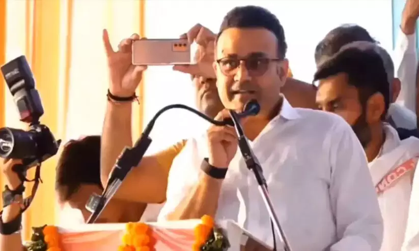 ‘എല്ലാവരും കൈപ്പത്തിക്ക് വോട്ട് ചെയ്യണം’; ഹരിയാനയിൽ കോൺഗ്രസ് സ്ഥാനാർഥിക്ക് വോട്ടഭ്യർഥിച്ച് വീരേന്ദർ സെവാഗ് -വിഡിയോ വൈറൽ