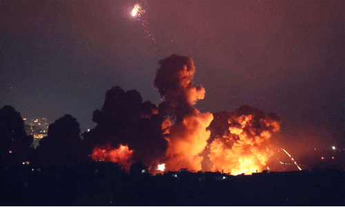 ആക്രമണം സെൻട്രൽ ബൈറൂത്തിലേക്കും ആക്രമണം സെൻട്രൽ ബൈറൂത്തിലേക്കും