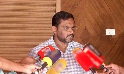 ‘അർജുനെ കിട്ടിയാൽ സമാധാനമുണ്ടാകുമെന്ന് കരുതി, എന്നാൽ അതുണ്ടായില്ല’; മാധ്യമങ്ങൾക്കു മുന്നിൽ വിതുമ്പി മനാഫ്