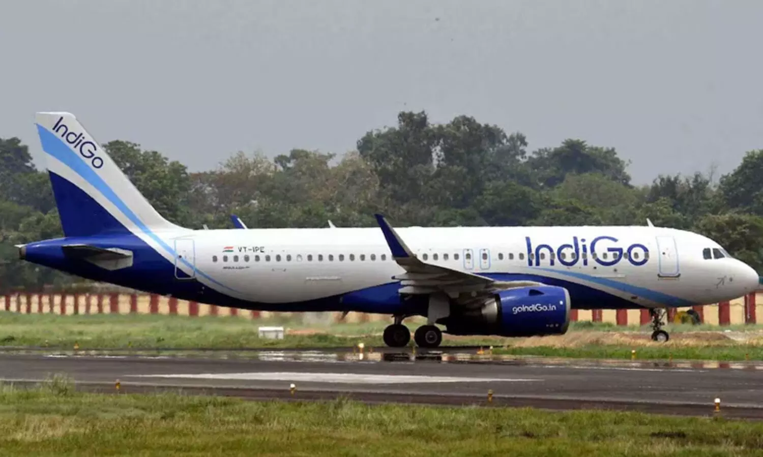 ഇന്‍ഡിഗോ വിമാന സർവീസ് രാജ്യവ്യാപകമായി തടസ്സപ്പെട്ടു; വിമാന താവളങ്ങളിൽ യാത്രക്കാരുടെ നീണ്ട നിര