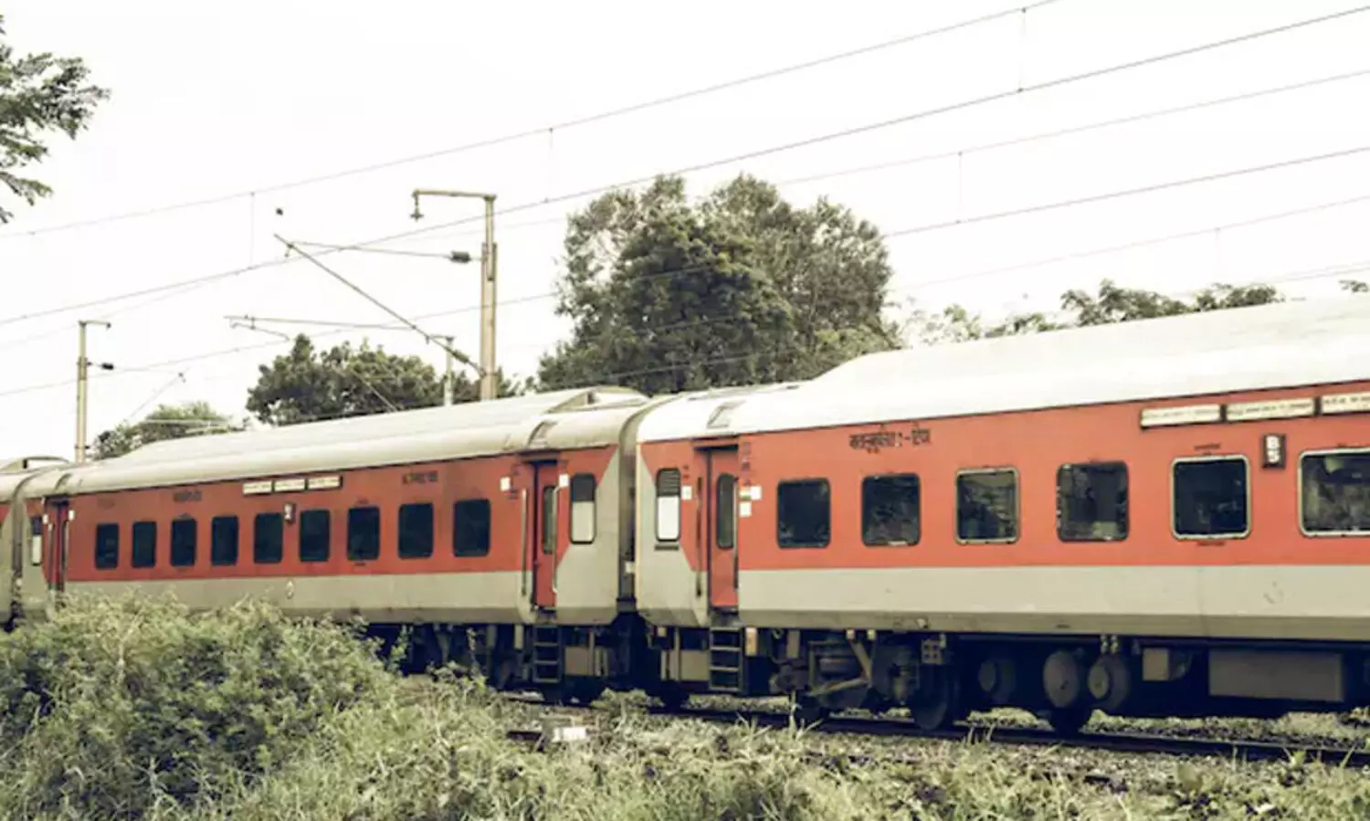 യു.പിയിൽ ട്രാക്കിൽ ഇരുമ്പ് ദണ്ഡുകൾ സ്ഥാപിച്ച് ട്രെയിൻ പാളം തെറ്റിക്കാൻ ശ്രമിച്ചയാൾ അറസ്റ്റിൽ