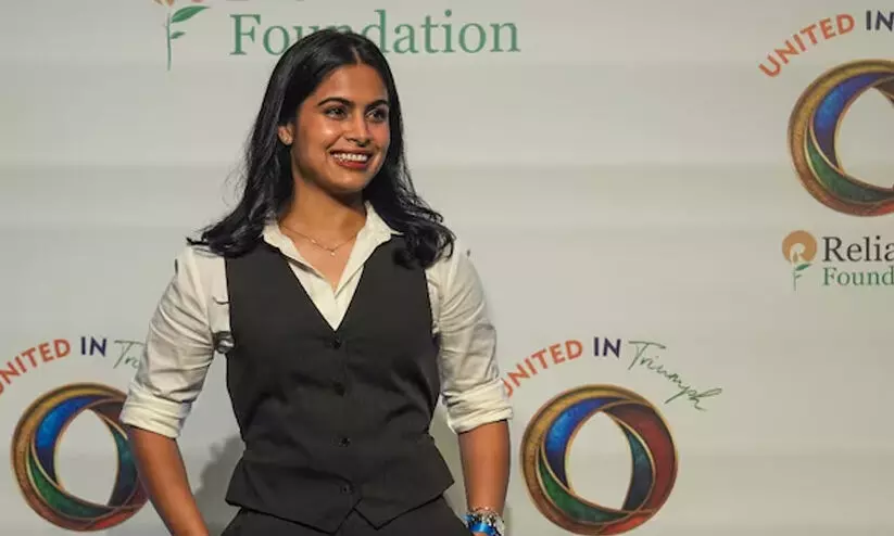 കന്നി വോട്ട് ചെയ്ത് മനുഭാക്കർ; നമ്മുടെ ചെറിയ ചുവടുവെപ്പ് വലിയ വികസനത്തിന് കാരണമാകും​​