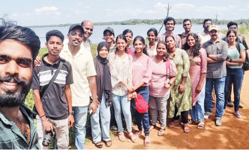 ച​ങ്ങാ​തി​ത്തു​മ്പി​ക​ളു​​​ടെ ആ​വാ​സ​കേ​ന്ദ്ര​മാ​യി കോ​ൾ മേ​ഖ​ല