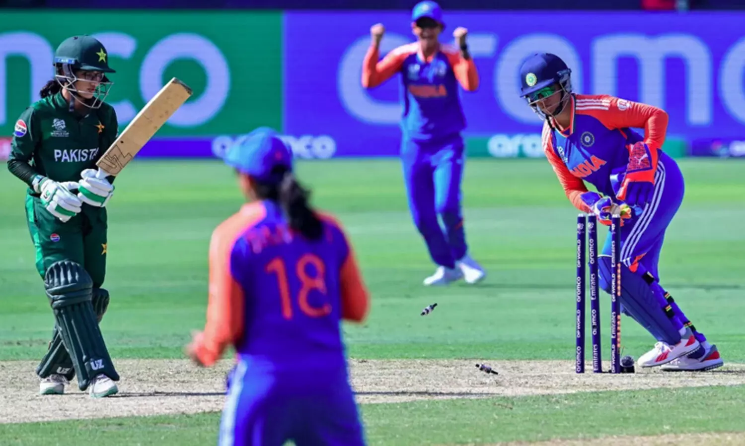 അരുന്ധതിക്ക് മൂന്നു വിക്കറ്റ്; പാകിസ്താനെതിരെ ഇന്ത്യക്ക് 106 റൺസ് വിജയലക്ഷ്യം