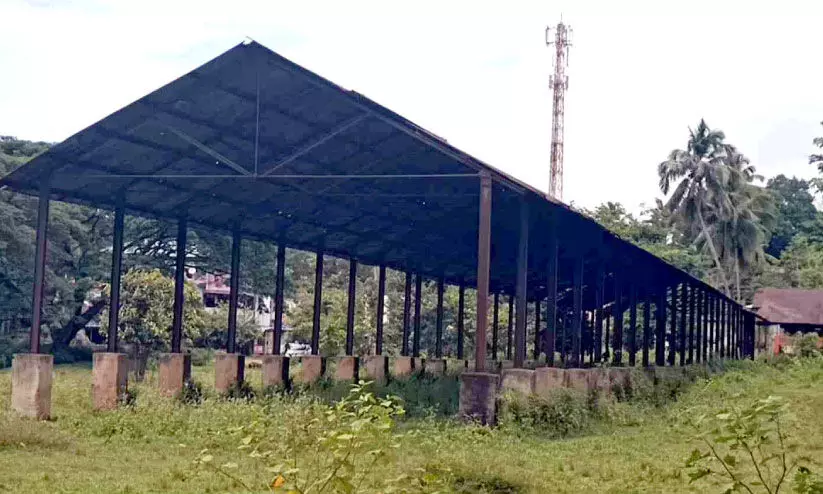 തെന്മലയിൽ കമ്യൂണിറ്റി ഹാൾ നടപ്പായില്ല; ഷെഡ് നശിക്കുന്നു