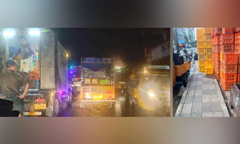 ഗതാഗതം തടസ്സപ്പെടുത്തി മത്സ്യലേലം; പനച്ചമൂട്ടില് യാത്ര ദുഷ്കരം ഗതാഗതം തടസ്സപ്പെടുത്തി മത്സ്യലേലം; പനച്ചമൂട്ടില് യാത്ര ദുഷ്കരം