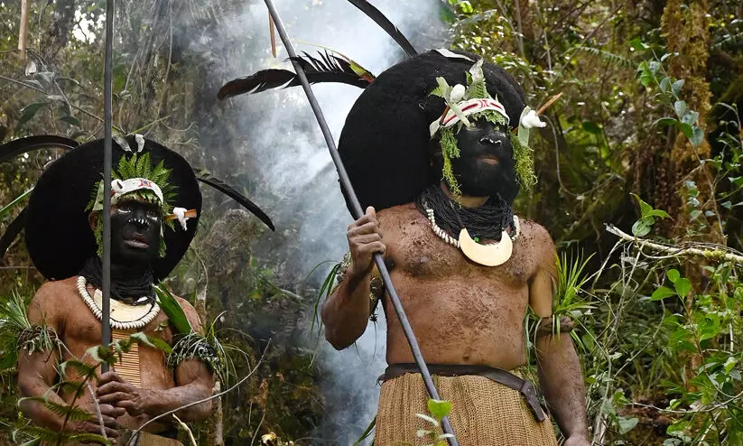 പ​റു​ദീ​സ​യി​ലെ പ​ക്ഷി​ക​ളു​ടെ നാ​ട്ടി​ൽ