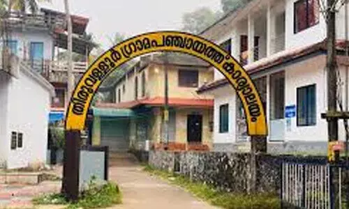 ഉദ്യോഗസ്ഥരുടെ ഇടക്കിടെയുള്ള സ്ഥലം മാറ്റം; ഭരണം നിശ്ചലമാക്കാനെന്ന് ഭരണസമിതി