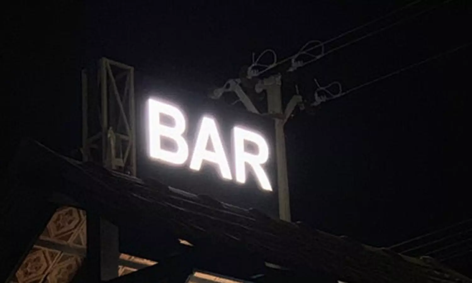 ര​ണ്ടാം പി​ണ​റാ​യി സ​ർ​ക്കാ​ർ മൂന്നു വർഷത്തിനിടെ അനുവദിച്ചത് 131 ബാറുകൾ