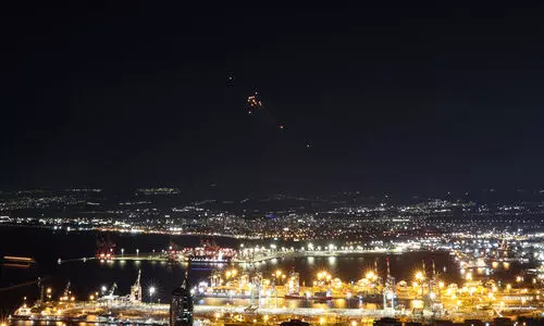 ഇസ്രായേലിനെ ഞെട്ടിച്ച് ഹൈഫയിൽ ഹിസ്ബുല്ലയുടെ റോക്കറ്റാക്രമണം; പത്ത് പേർക്ക് പരിക്ക് ഇസ്രായേലിനെ ഞെട്ടിച്ച് ഹൈഫയിൽ ഹിസ്ബുല്ലയുടെ റോക്കറ്റാക്രമണം; പത്ത് പേർക്ക് പരിക്ക്