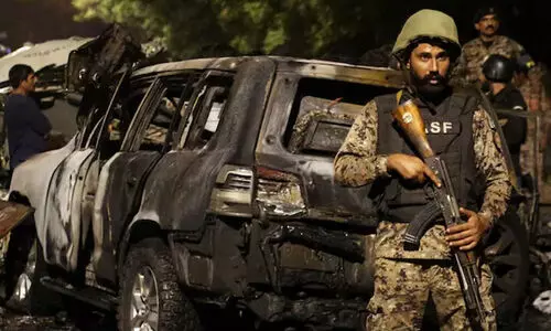 കറാച്ചി വിമാനത്താവളത്തിന് സമീപം സ്ഫോടനം; രണ്ട് ചൈനീസ് പൗരൻമാർ കൊല്ലപ്പെട്ടു