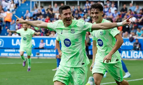 ഹാട്രിക് ലെവൻഡോവ്‌സ്‌കി! ബാഴ്സക്ക് തകർപ്പൻ ജയം; മൂന്നു പോയന്‍റ് ലീഡ്