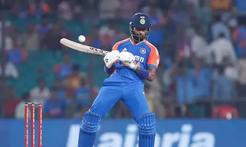 ഹാർദിക് വേറെ ലെവൽ! മനം കവർന്ന് ‘നോ–ലുക്’ ഷോട്ട്! കോഹ്ലിയെ മറികടന്ന് അപൂർവ റെക്കോഡ്