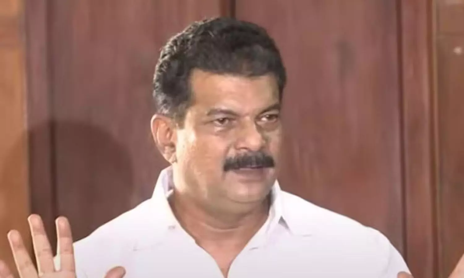 പി.വി. അൻവറിനെതിരെ കേസ്; വീട്ടിൽ വൻ പൊലീസ് സന്നാഹം, ഉടൻ അറസ്റ്റ് ചെ​യ്തേക്കും