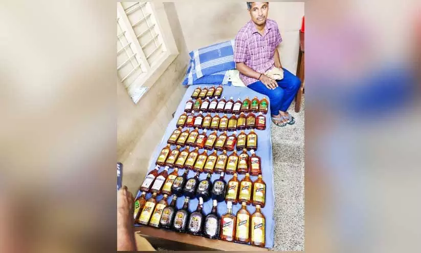 അനധികൃത മദ്യ വിൽപന: ടൂറിസ്റ്റ് ഹോം ജീവനക്കാരൻ പിടിയിൽ അനധികൃത മദ്യ വിൽപന: ടൂറിസ്റ്റ് ഹോം ജീവനക്കാരൻ പിടിയിൽ