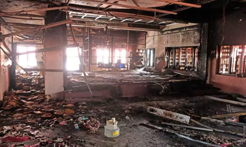 പാറമേക്കാവ് അഗ്രശാലയിലെ തീപിടിത്തം: കാരണം ഷോർട്ട് സർക്യൂട്ടെന്ന് പൊലീസ് പാറമേക്കാവ് അഗ്രശാലയിലെ തീപിടിത്തം: കാരണം ഷോർട്ട് സർക്യൂട്ടെന്ന് പൊലീസ്