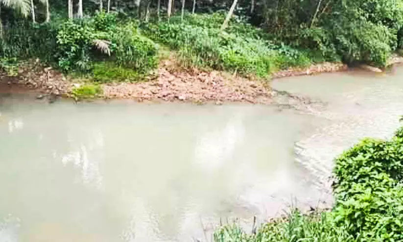 ജ​ല​നി​ധി, കു​ടി​വെ​ള്ള​ പ​ദ്ധ​തി​ക​ൾ മലിനമായി; മലിനജലം മീനച്ചിലാറ്റിലേക്ക് ഒഴുക്കുന്നതായി പരാതി