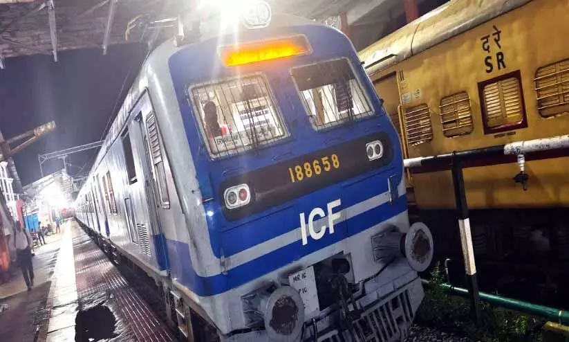 കൊല്ലം-എറണാകുളം മെമു സര്‍വിസിന് ആവേ​​ശ്വോജ്ജ്വല തുടക്കം